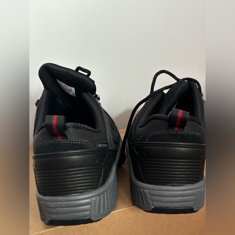 Black and Red Women's Sneakers - Picture 4 of 11